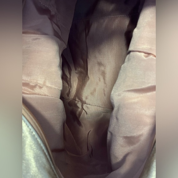 1980’s METALLIC GOLD leather VINTAGE studded bag with 🦁 LION HEAD studs - Picture 3 of 15